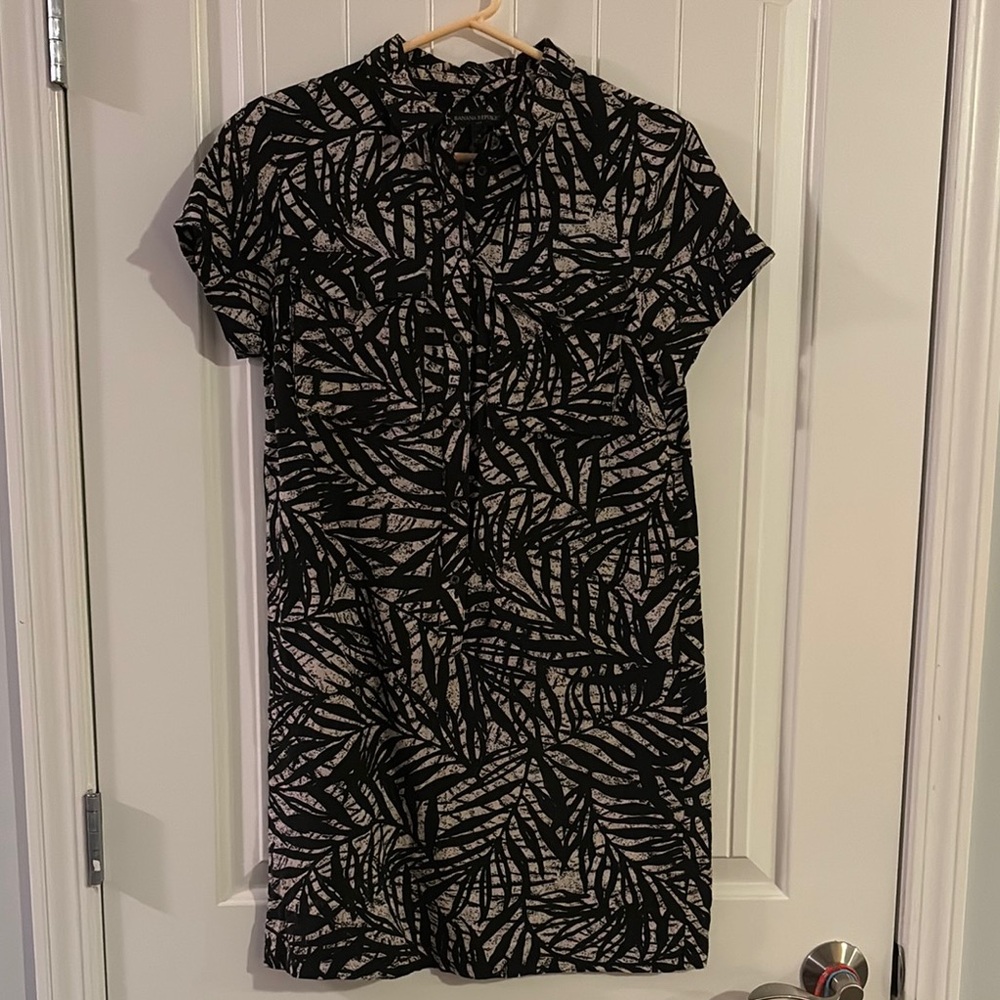 Banana Republic Black and Tan Dolman Sleeve Sheath Dress